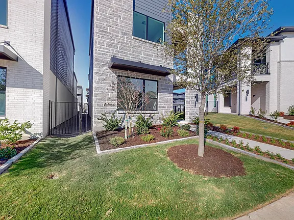 Beautiful TownHouse 3