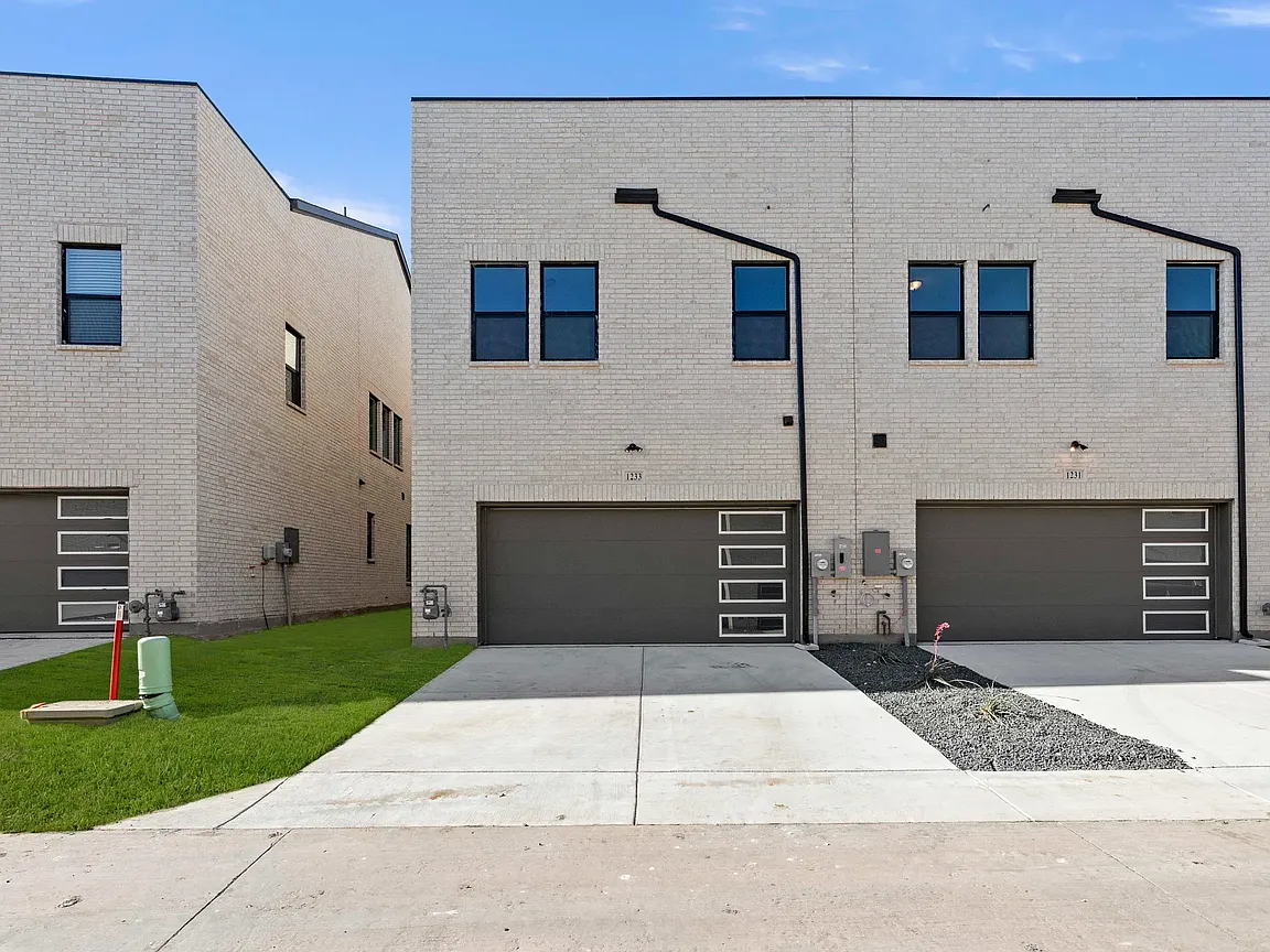Modern Townhouse 7