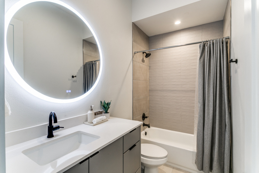 Spacious Apartment 8