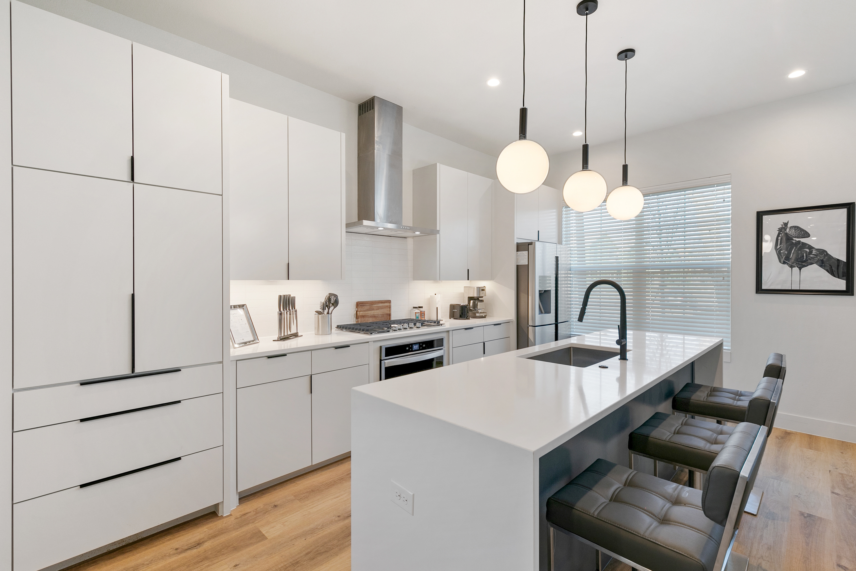 Bright & Airy Apartment 2