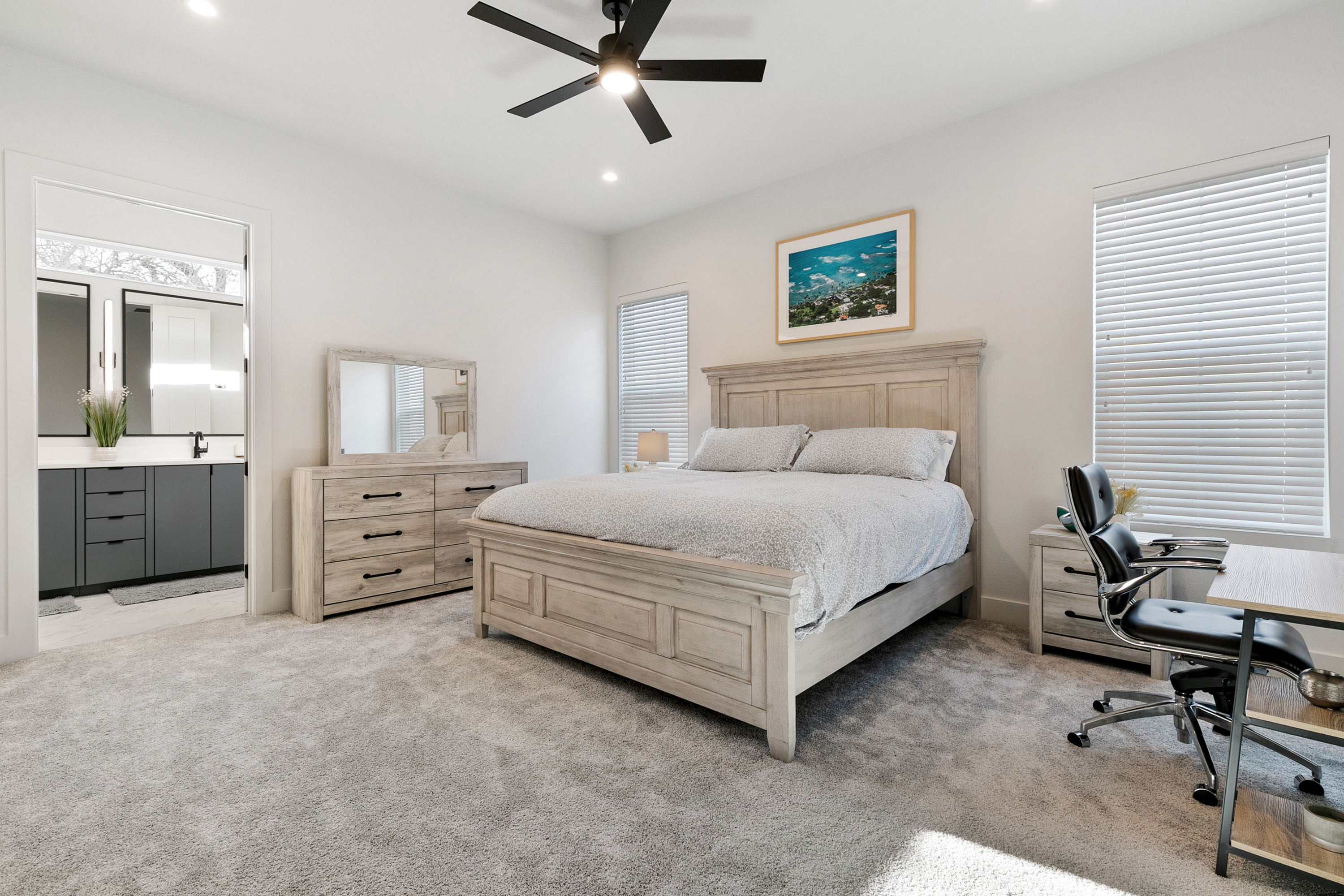 Bright & Airy Apartment 4