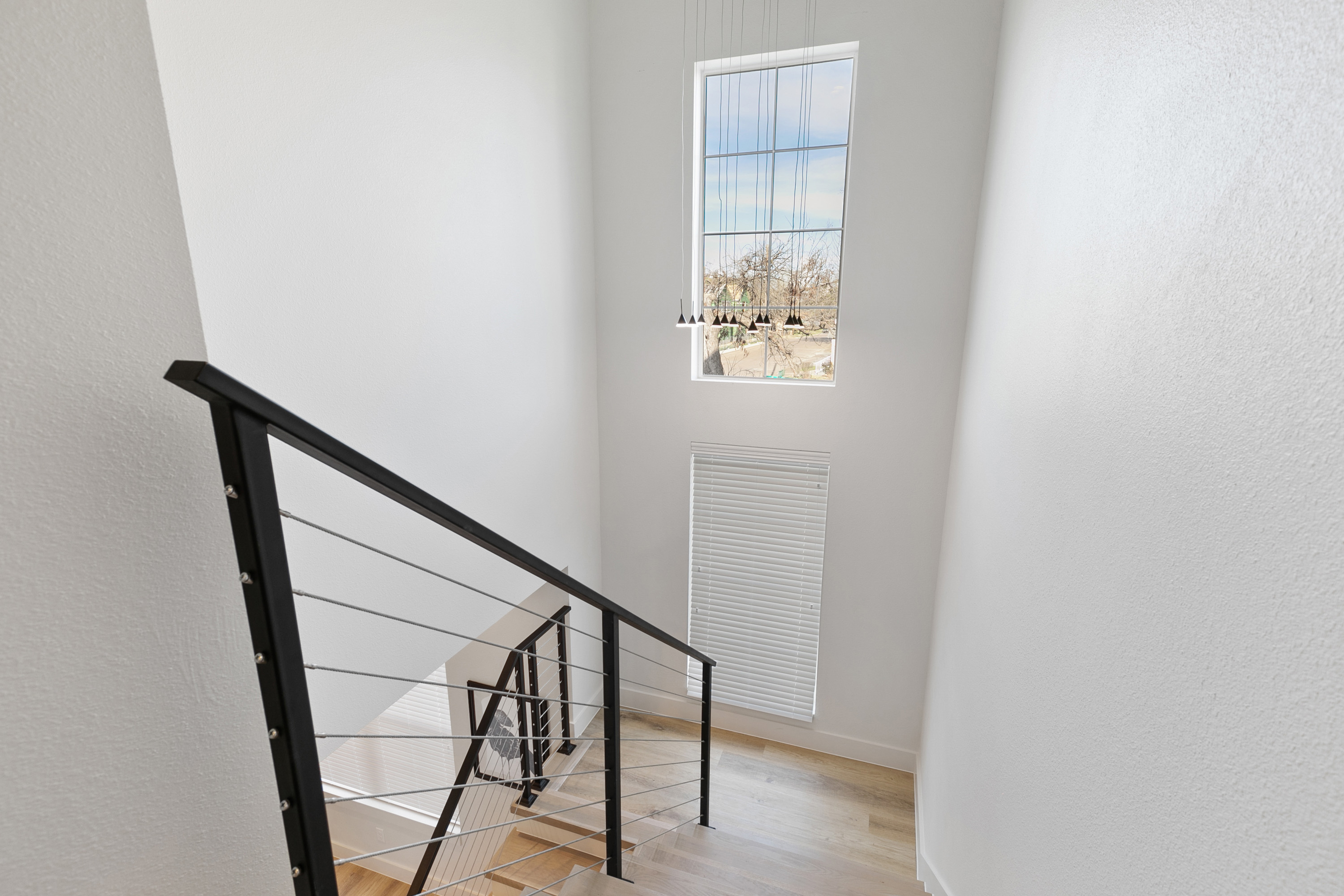 Bright & Airy Apartment 8