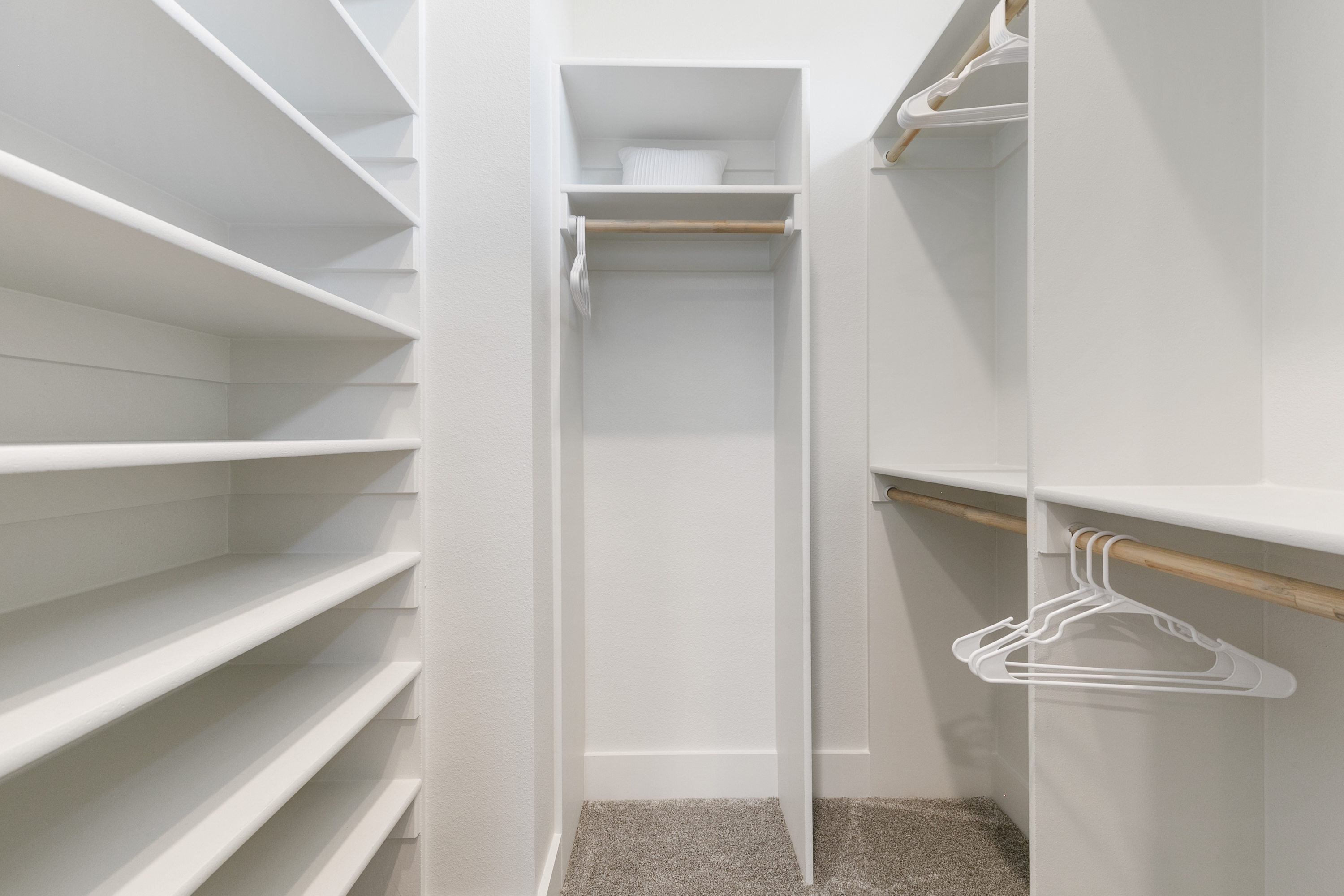 Bright & Airy Apartment 9