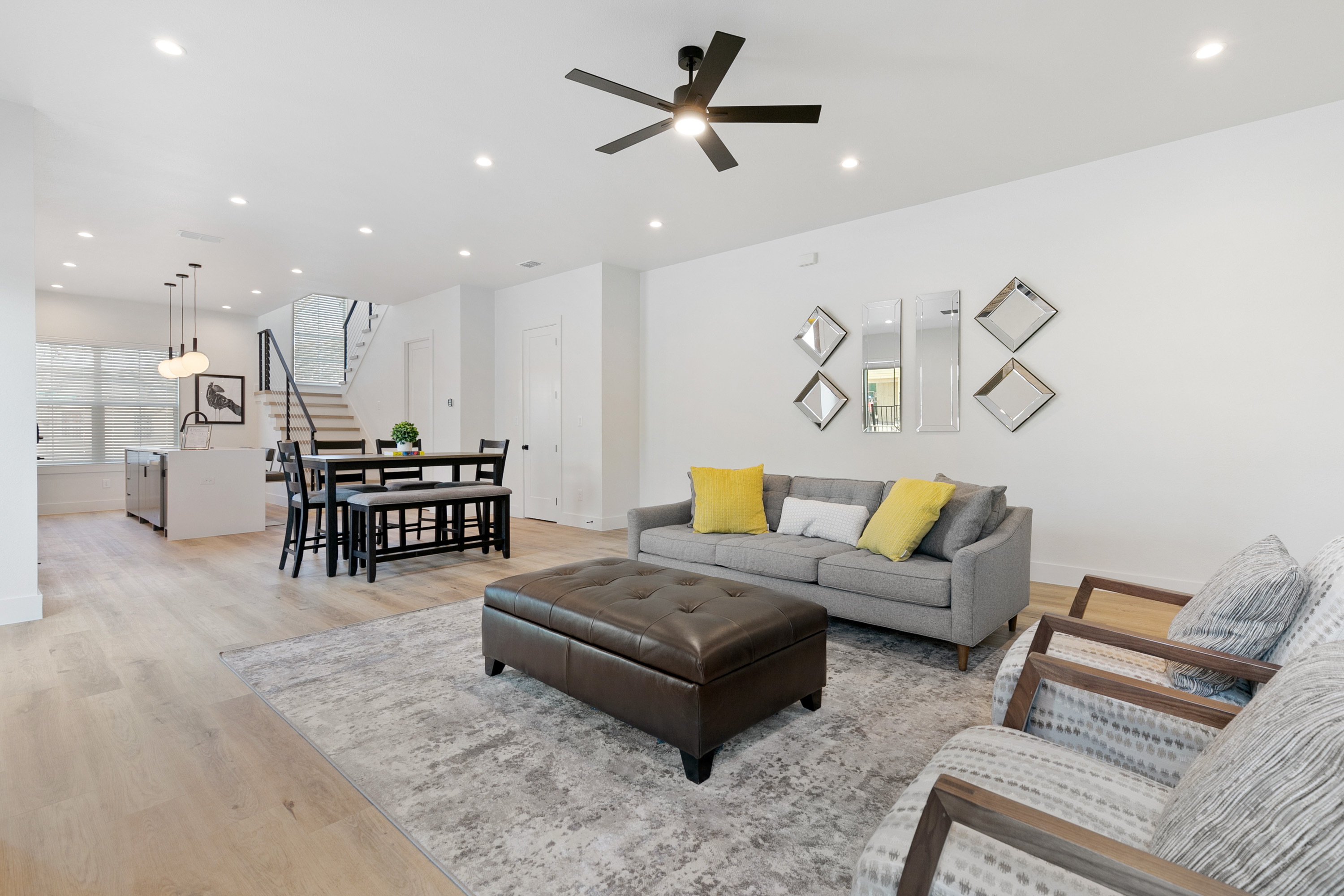 Bright & Airy Apartment 15