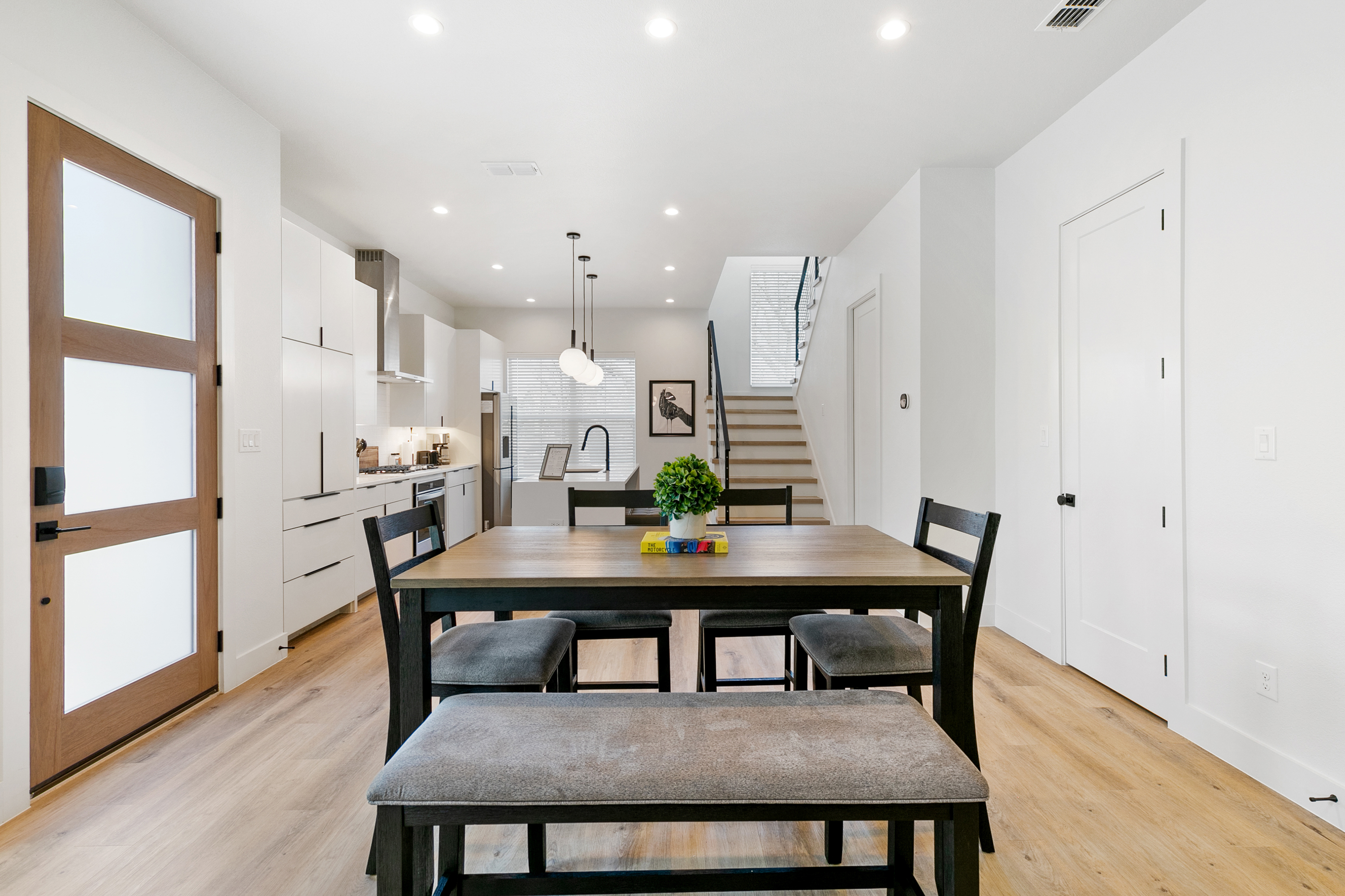 Bright & Airy Apartment 17