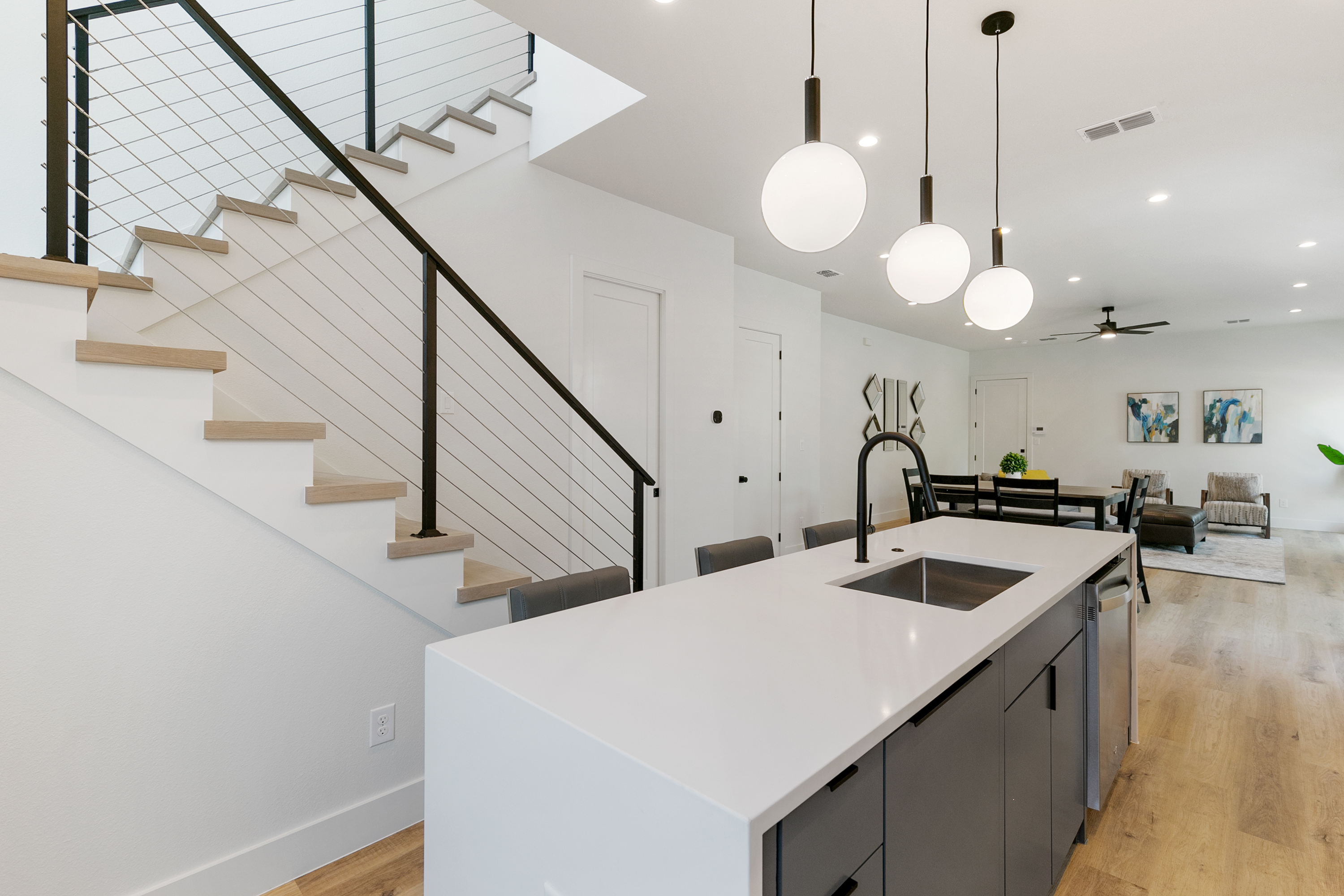 Bright & Airy Apartment 18
